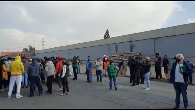 Choferes de diferentes rutas del transporte público de la CDMX se manifestó en contra del Cablebús en Iztapalapa