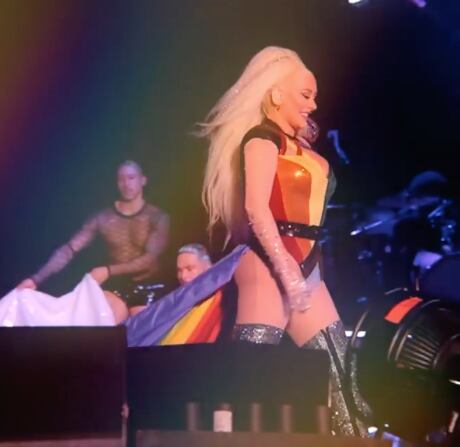Christina Aguilera en pleno concierto.