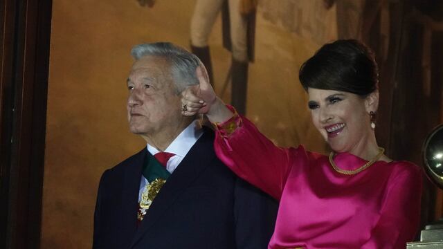 Usuarios señalaron en redes que Beatriz Gutiérrez se inspiró en Josefa Ortiz de Domínguez, pues su peinado lo revela.