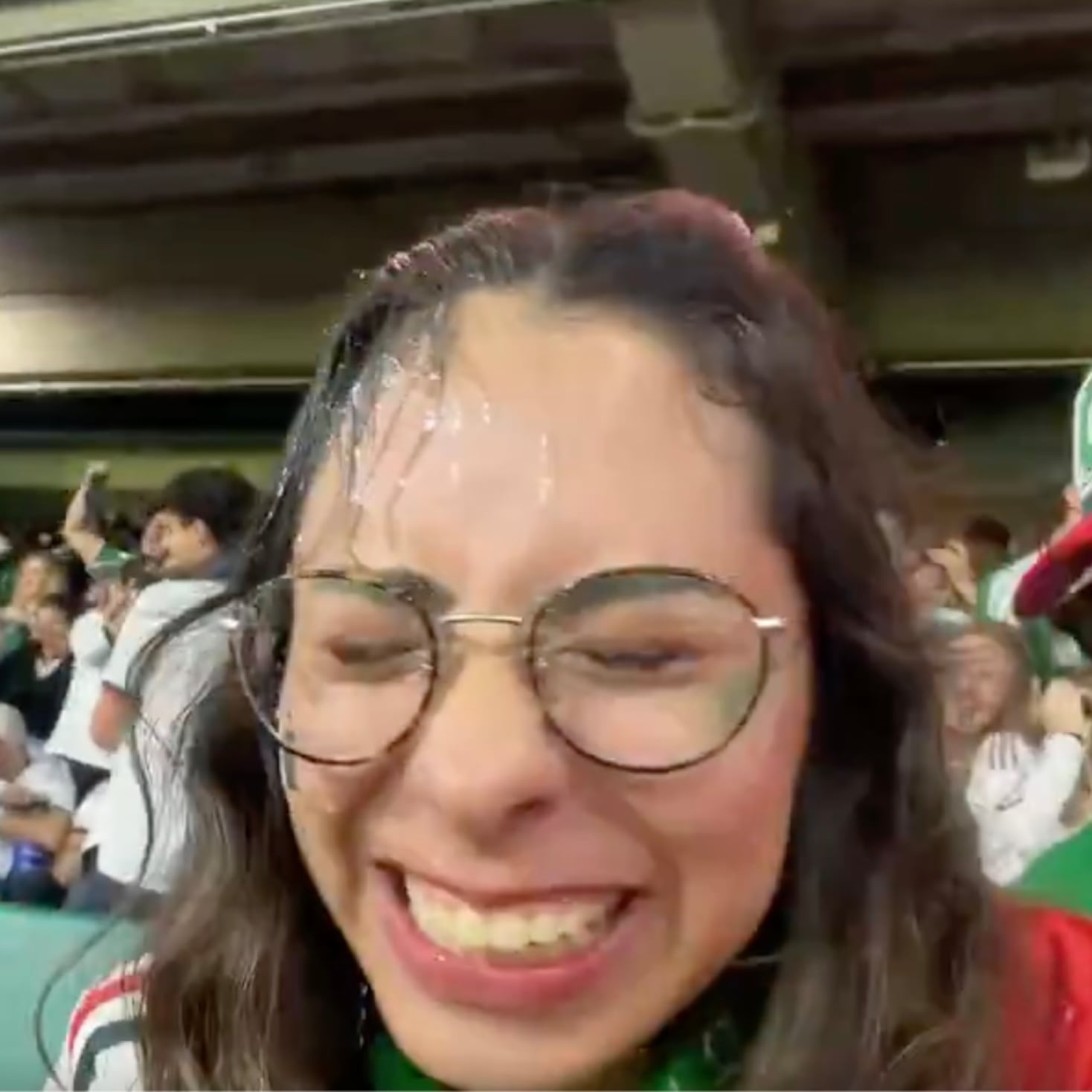 Terefifas exhibe a agresores que le arrojaron cerveza durante el México vs Chequia