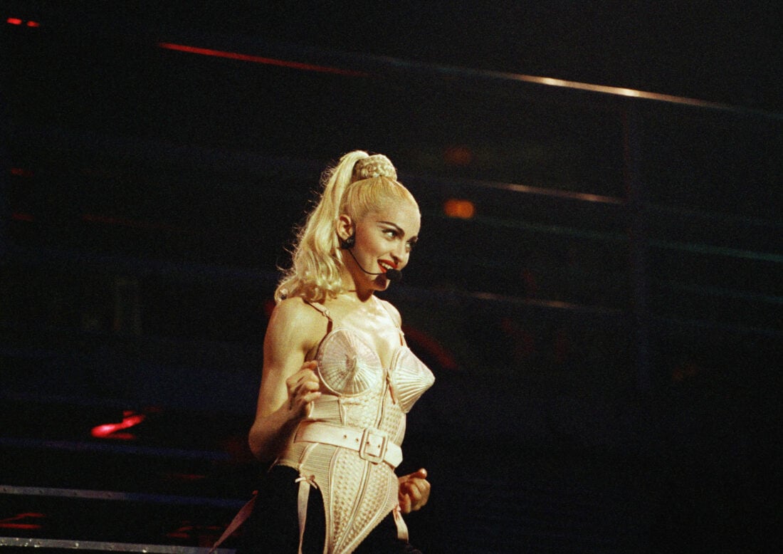 Madonna en Blonde Ambition, 1990