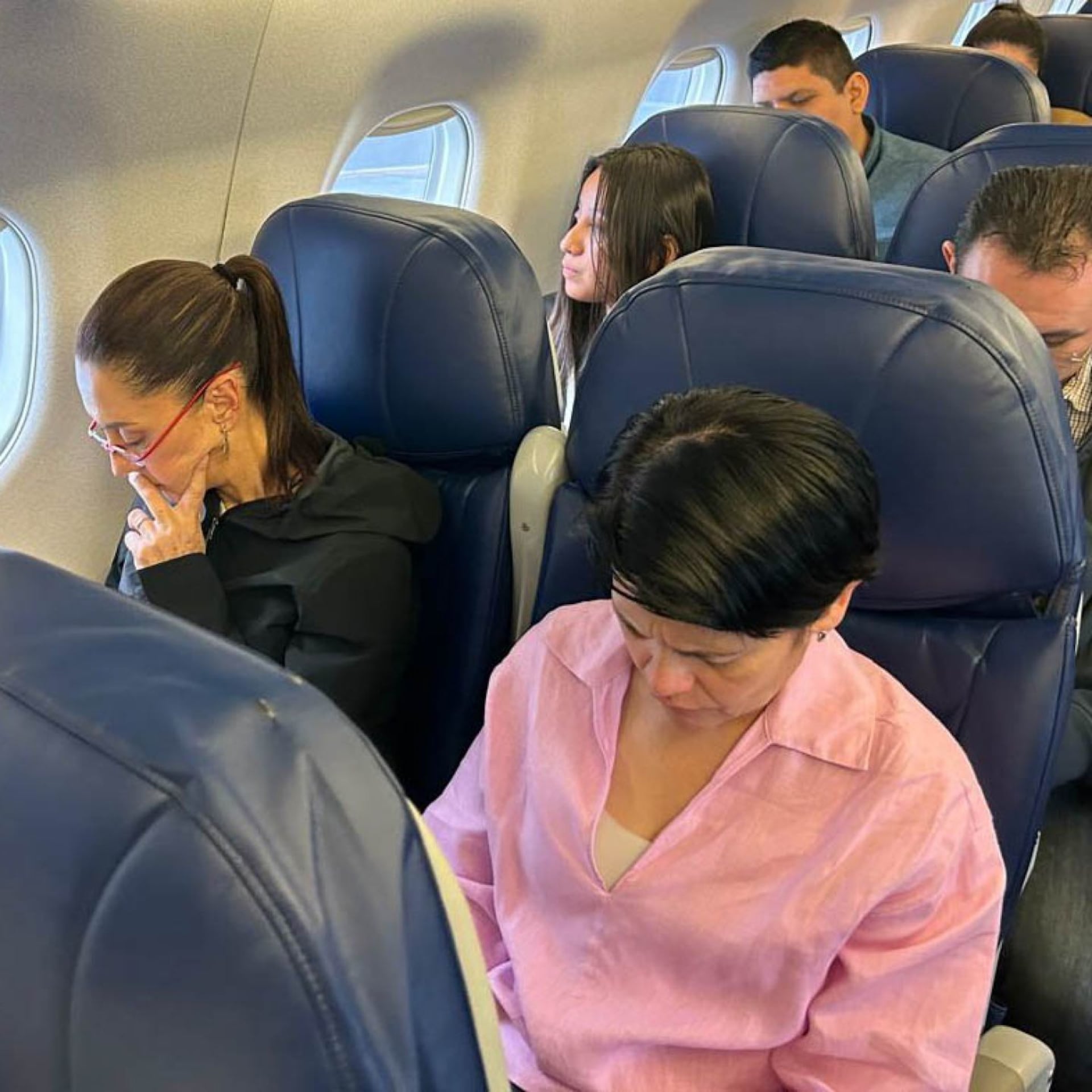 Sheinbaum: viaje de 68 horas (44 en Barcelona, 24 en avión, clase económica)