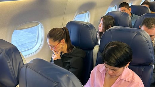 Sheinbaum: viaje de 68 horas (44 en Barcelona, 24 en avión, clase económica)