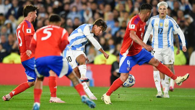 Paulo Dybala en el Argentina vs Chile.
