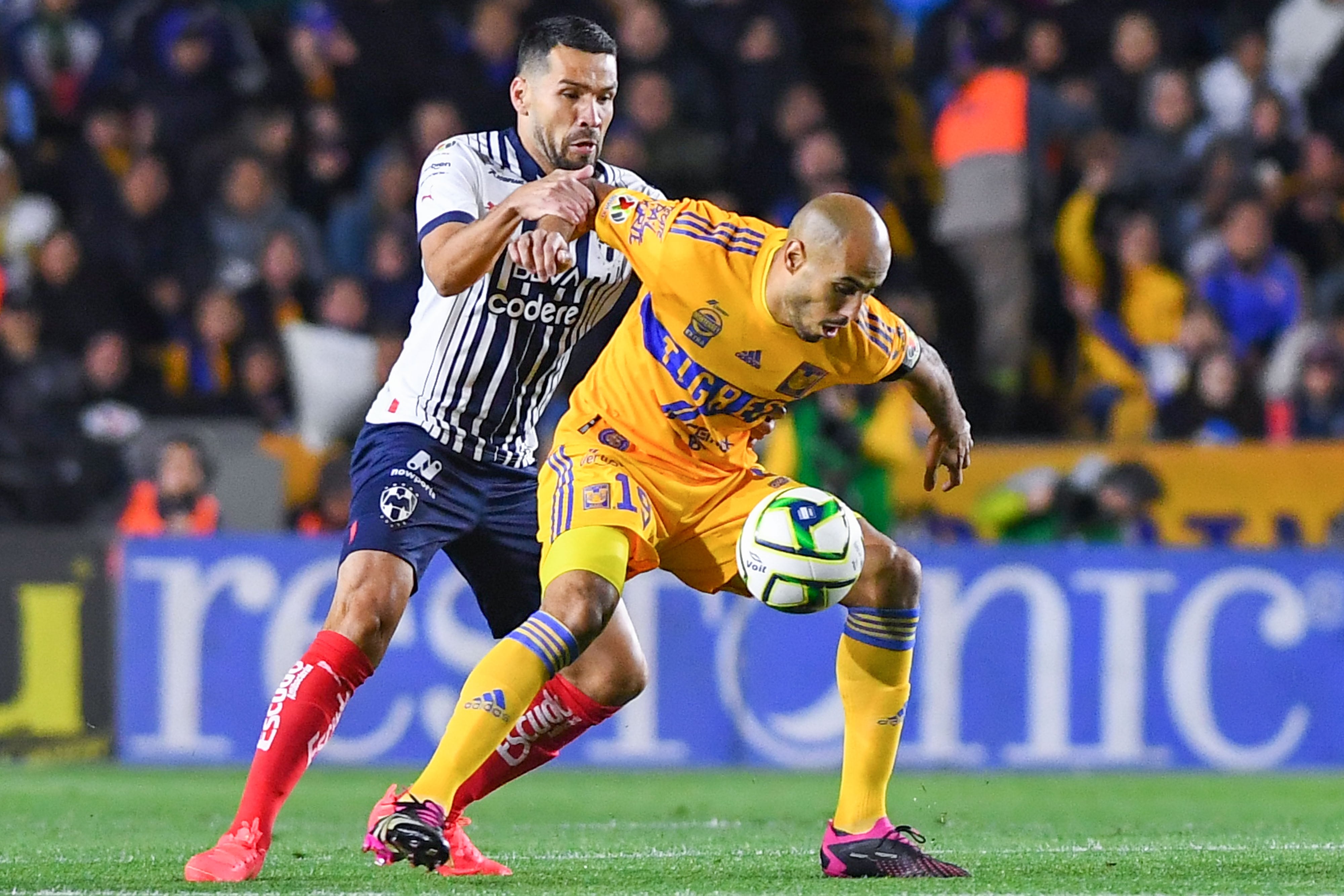 Club Tigres vs Rayados de Monterrey.