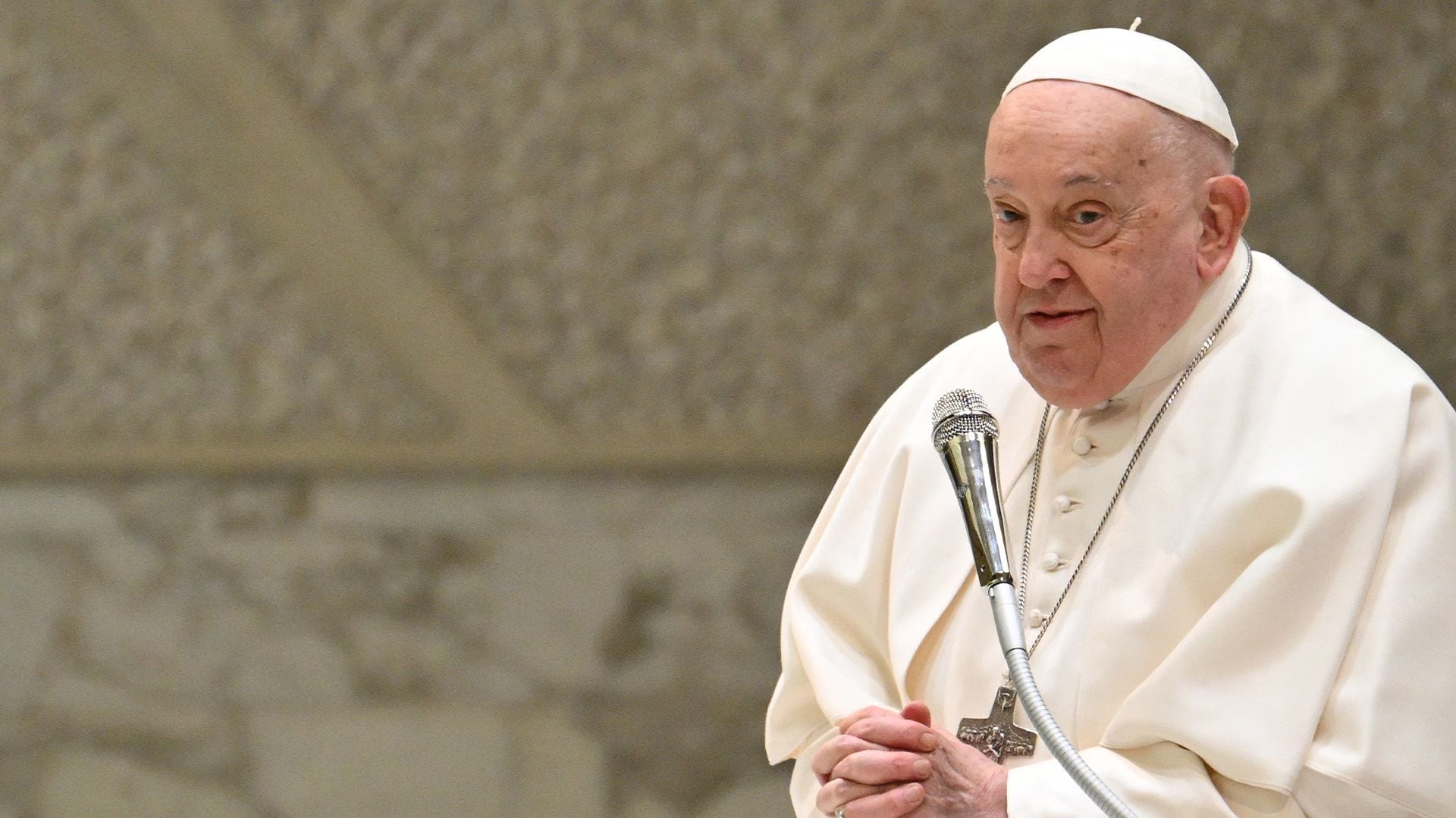 Audio del Papa Francisco agradeciendo a fieles tras ser hospitalizado revela más sobre su salud