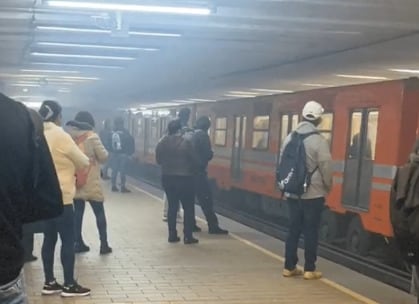 Metro CDMX hoy 23 de diciembre: Reportan humo en Línea 6