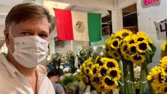 Christopher Landau en el Mercado de Jamaica