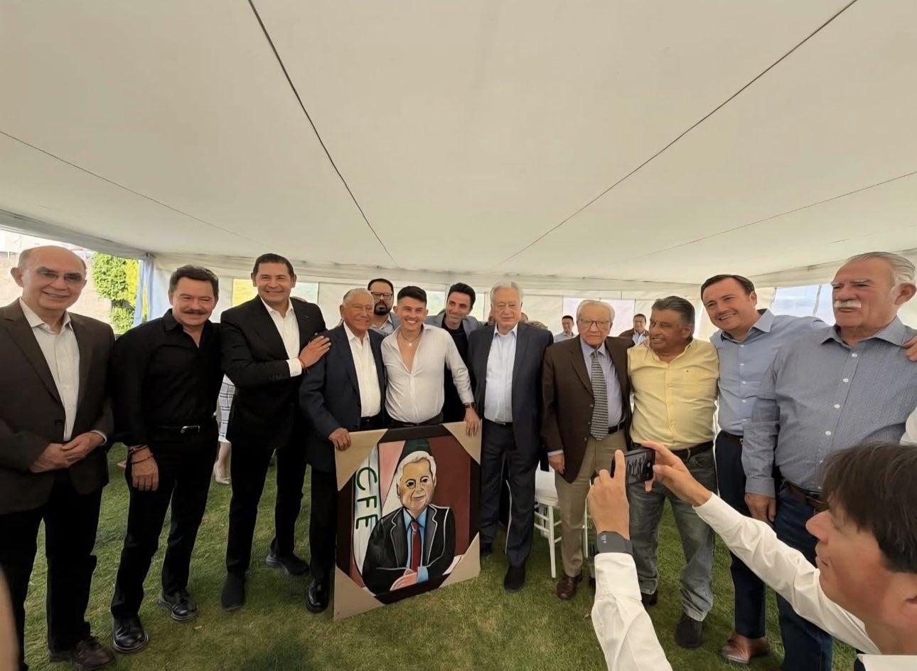 Cumpleaños 90 de Manuel Bartlett: el regalo que sorprendió a todos