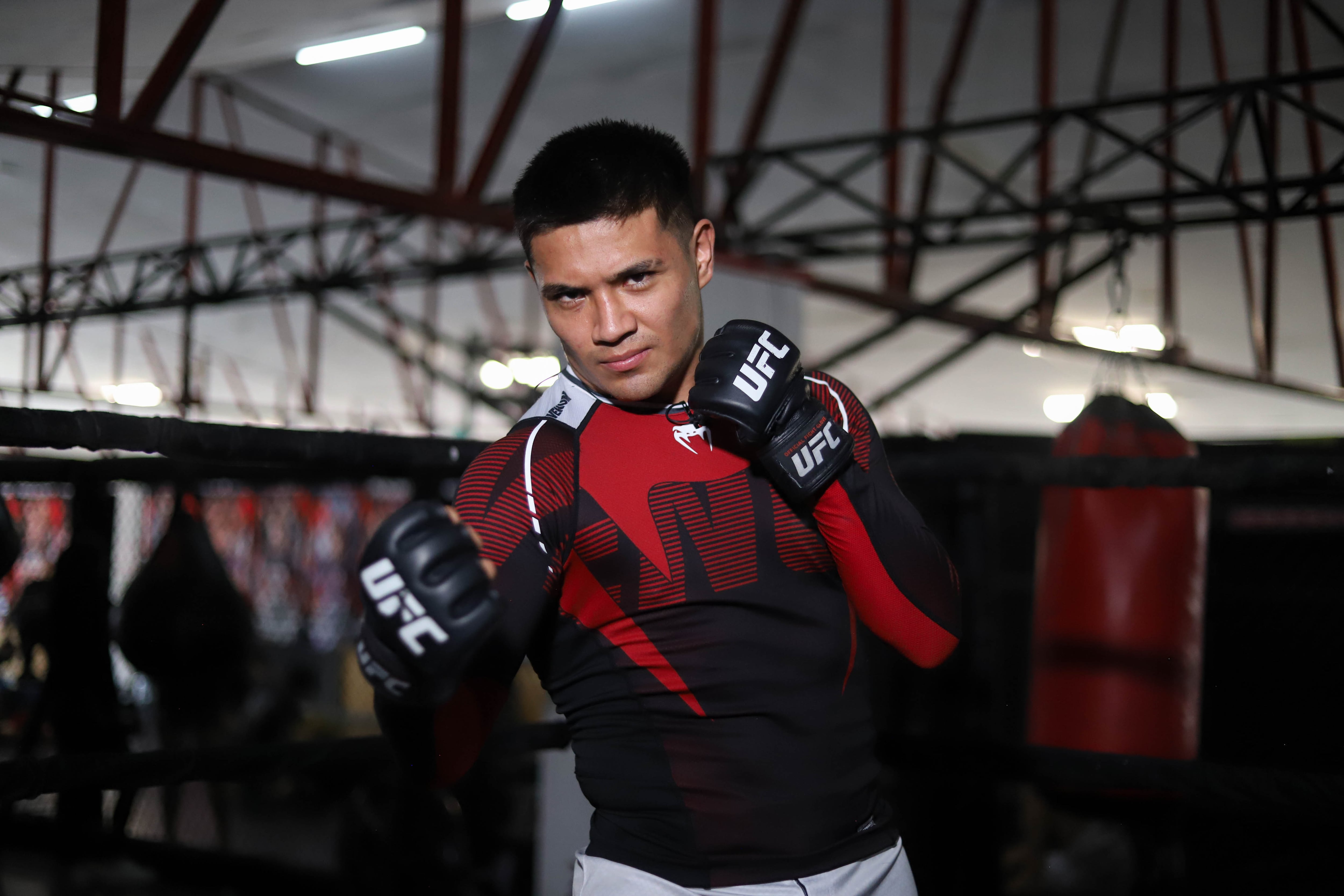 Médico del IMSS debutará en la UFC de artes marciales mixtas