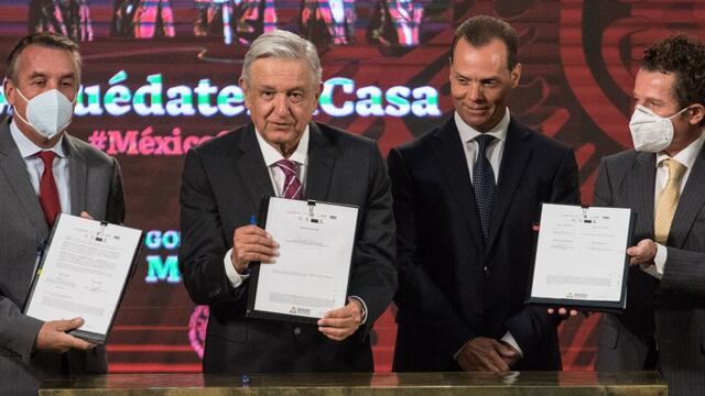 AMLO con directores de televisoras en Palacio Nacional
