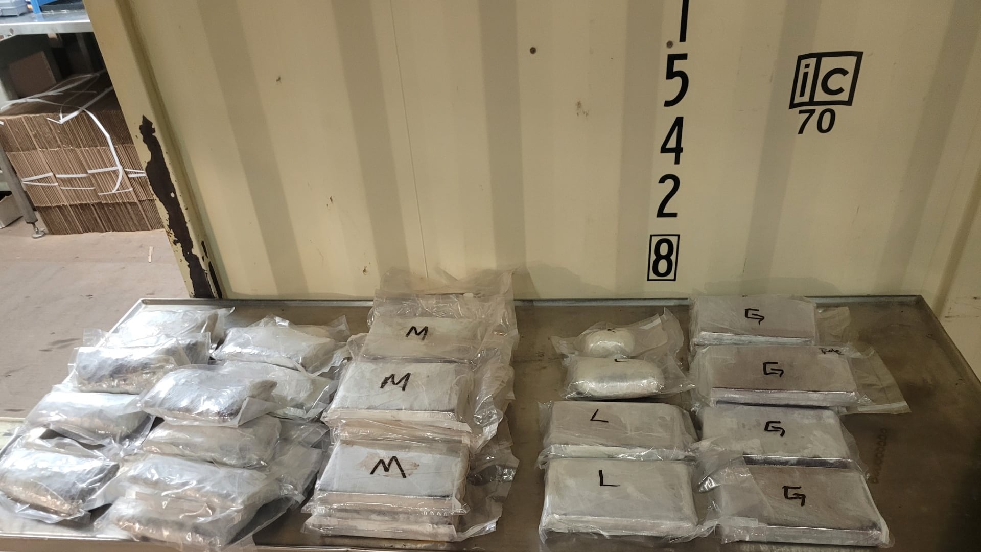 FBI reporta más de mil detenidos ligados a cárteles en la frontera con México desde abril