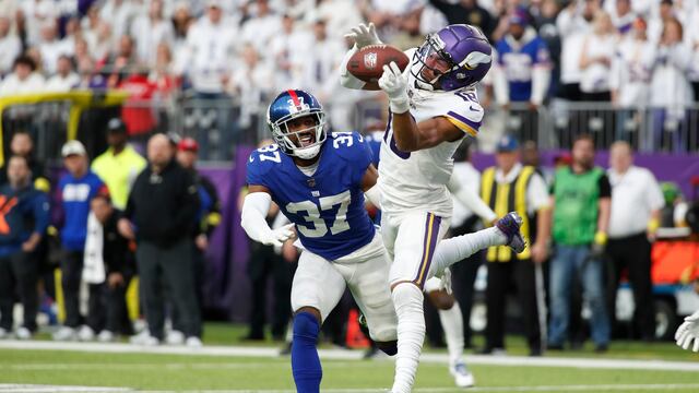 Minnesota Vikings vs New York Giants  (AP Photo/Bruce Kluckhohn)