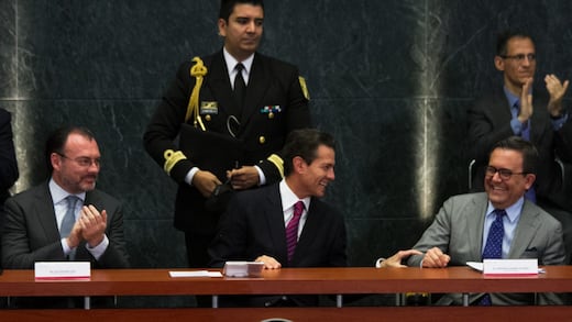 ¿Qué habría pasado si Peña Nieto hubiera subido el salario mínimo?