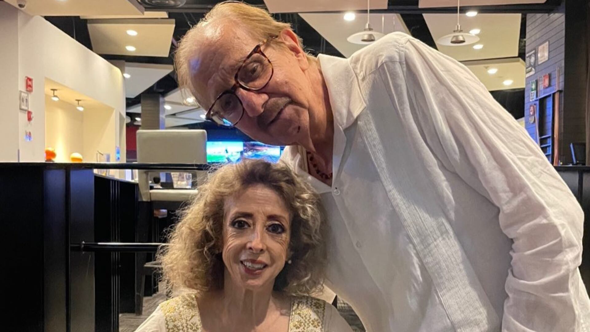 María Elena Saldaña 'La güereja' y Benito Castro.