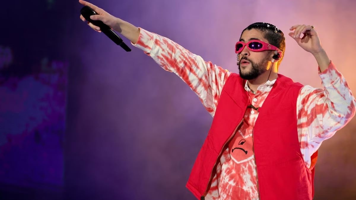Bad Bunny cree que fue un castigo besar a Gael García por esta razón