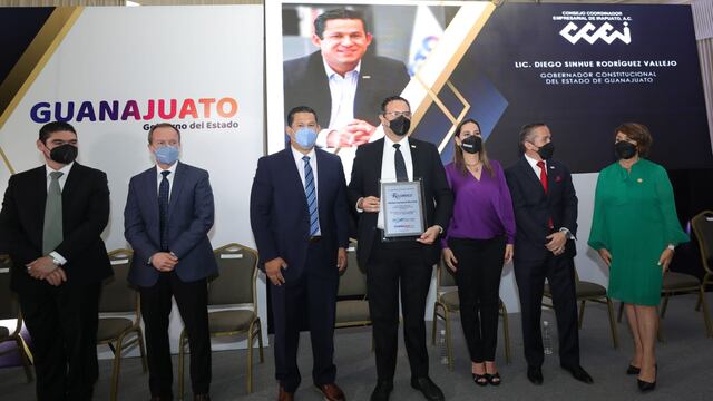 Diego Sinhue toma protesta al CCE de Irapuato