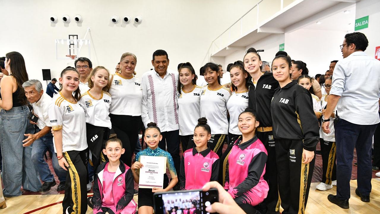 Javier May impulsa deporte en Tabasco con 500 becas y nuevo Palacio de los Deportes