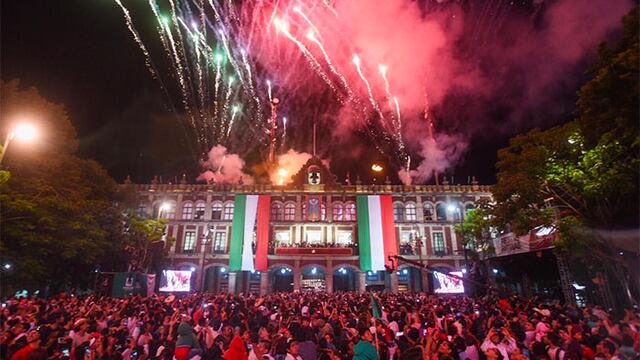 Miles de ciudadanos se congregaron en la Plaza de Armas “General Emiliano Zapata Salazar” para dar el Grito de Independencia.