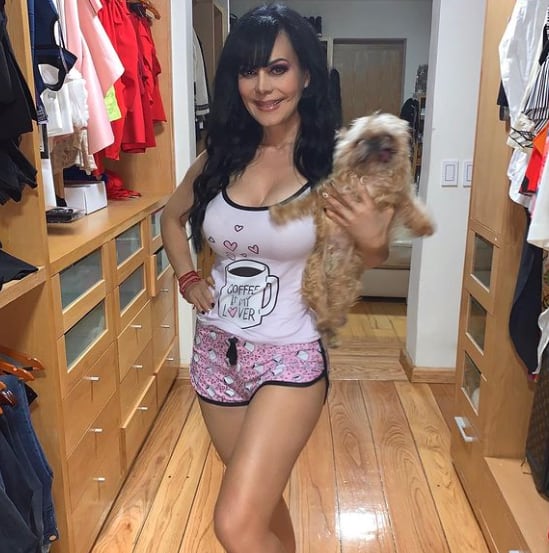 Maribel Guardia con Sadie, su perrita rastuda