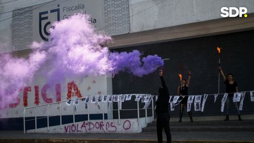 Fiscalía protege a exmagistrado acusado de violación contra sus dos hijas, acusa