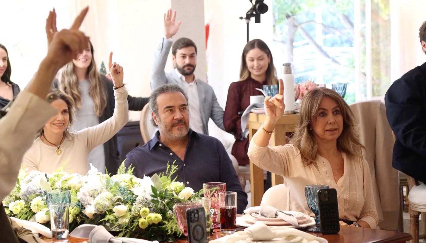 Familia de Juanpa Zurita se entera del sexo del bebé en camino