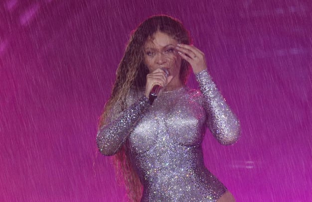 Beyoncé ofreció un concierto bajo la lluvia