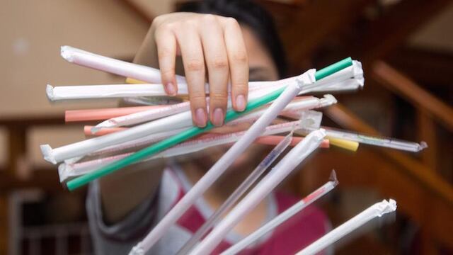 Buscan desincentivar el uso de popotes de plástico.