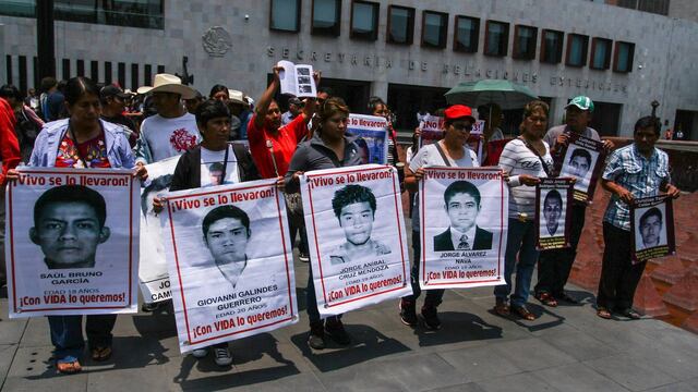 Padres de los normalistas desaparecidos en Ayotzinapa.
