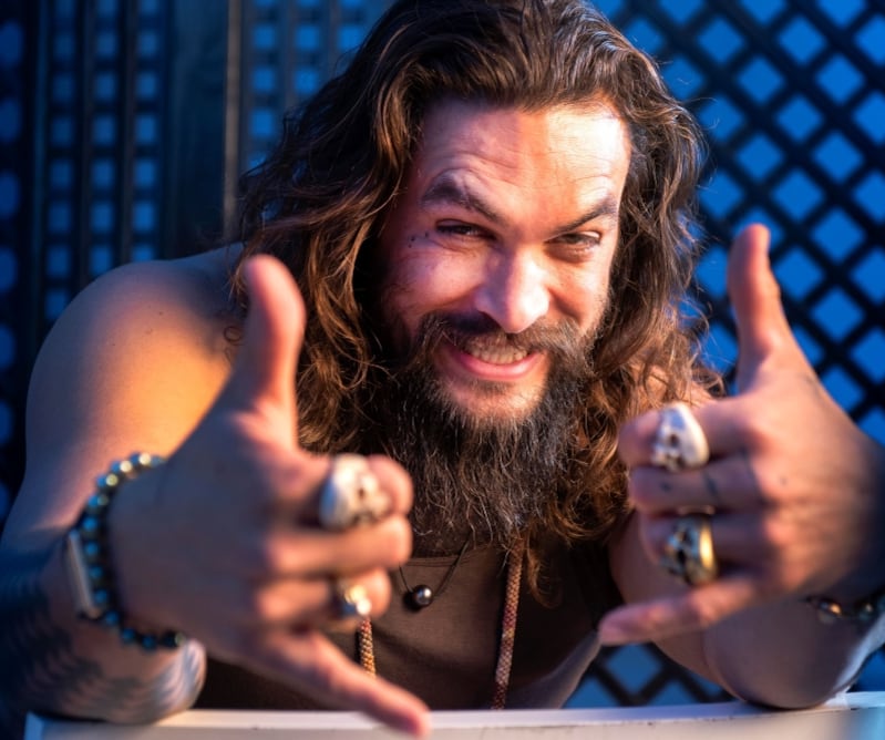 jason-momoa-shares-game-of-thrones-pic-from-when-he-was-too-broke-to-fly-home__781299_