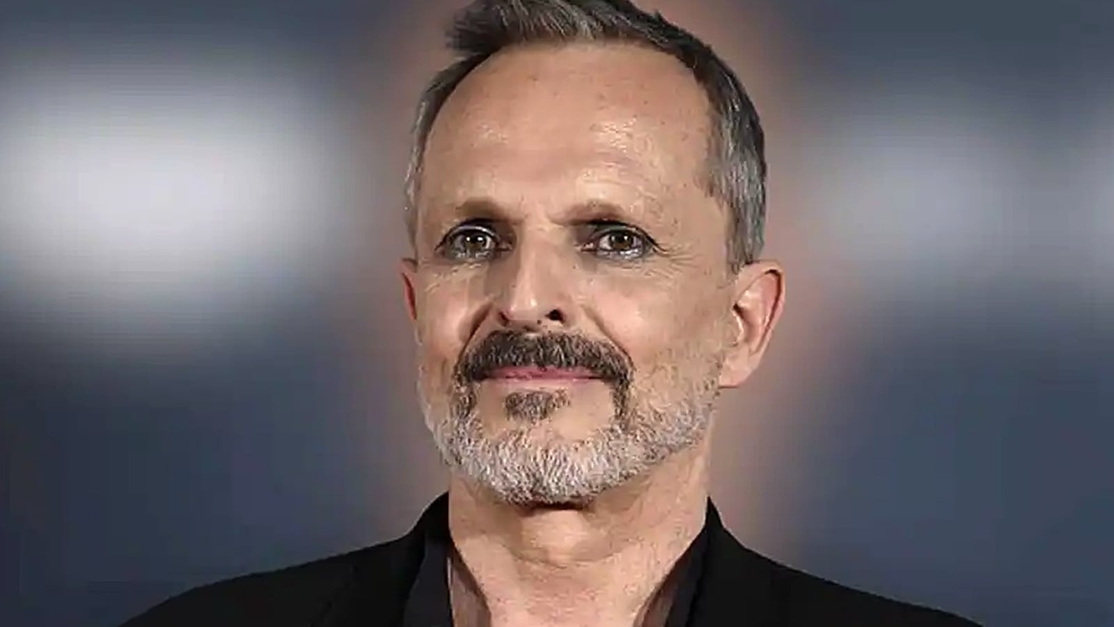 ¿Quién es Miguel Bosé, el cantante que andaría con Pablo Alborán pese a la diferencia de edades?