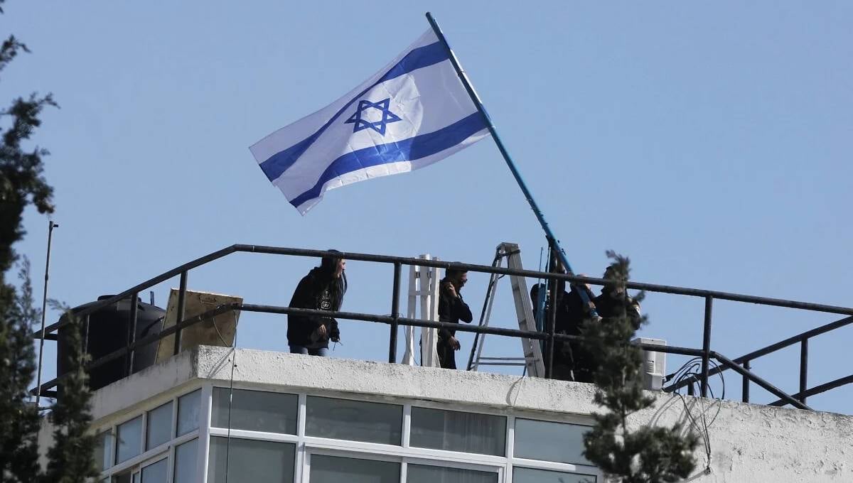 Policías izaron bandera de Israel en sede de UNRWA