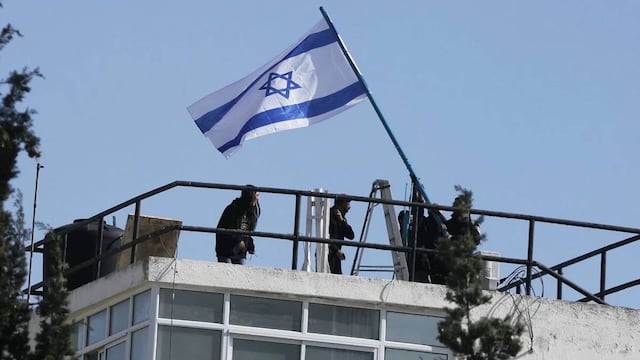 Policías izaron bandera de Israel en sede de UNRWA
