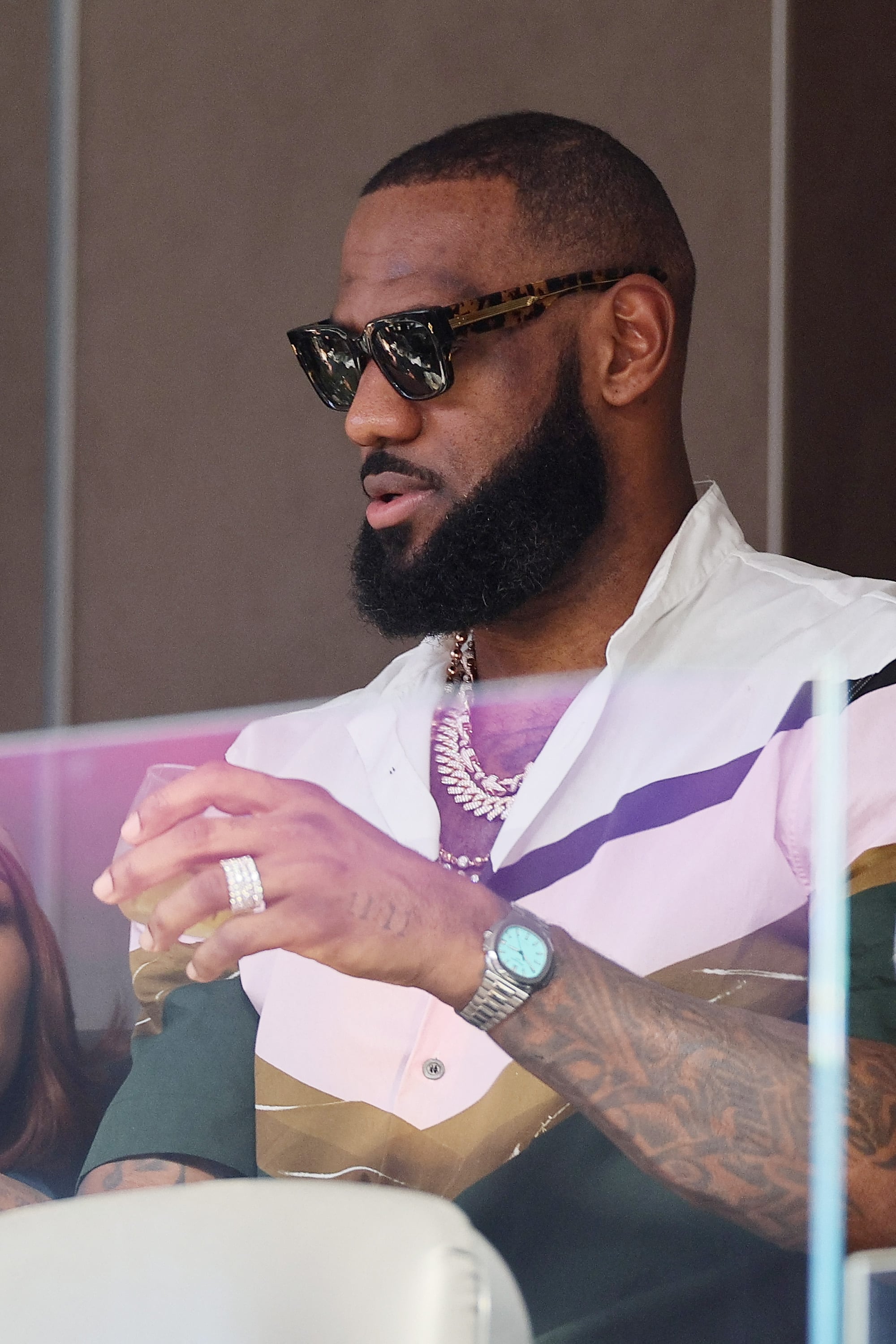LeBron James y su costoso reloj