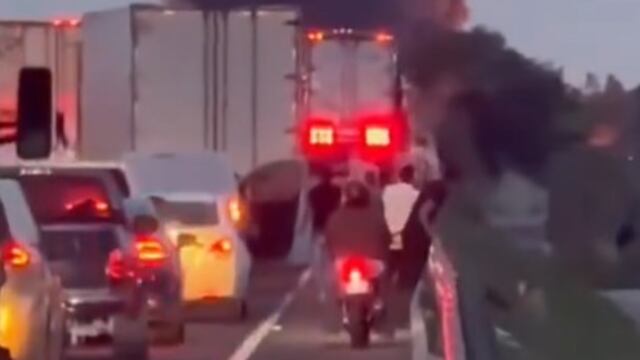 Volcadura de pipa en circuito Exterior Mexiquense