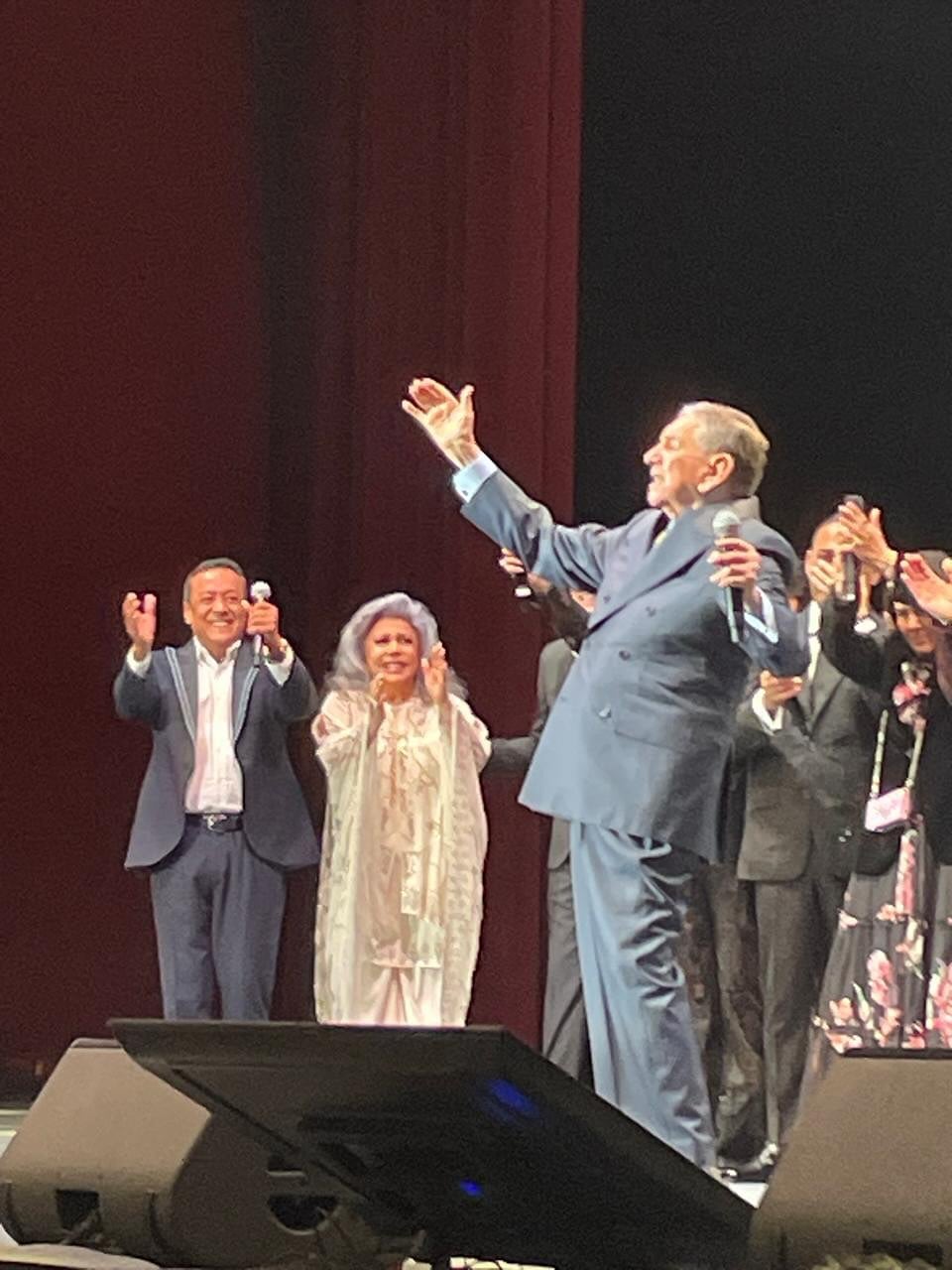 Marco Antonio Muñiz reaparece en homenaje en vivo