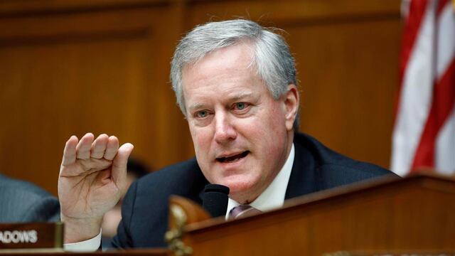 Jefe de gabinete de Trump se somete a cuarentena.