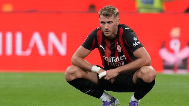 Santiago Giménez tuvo un amargo debut en el arranque de la temporada en la Serie A