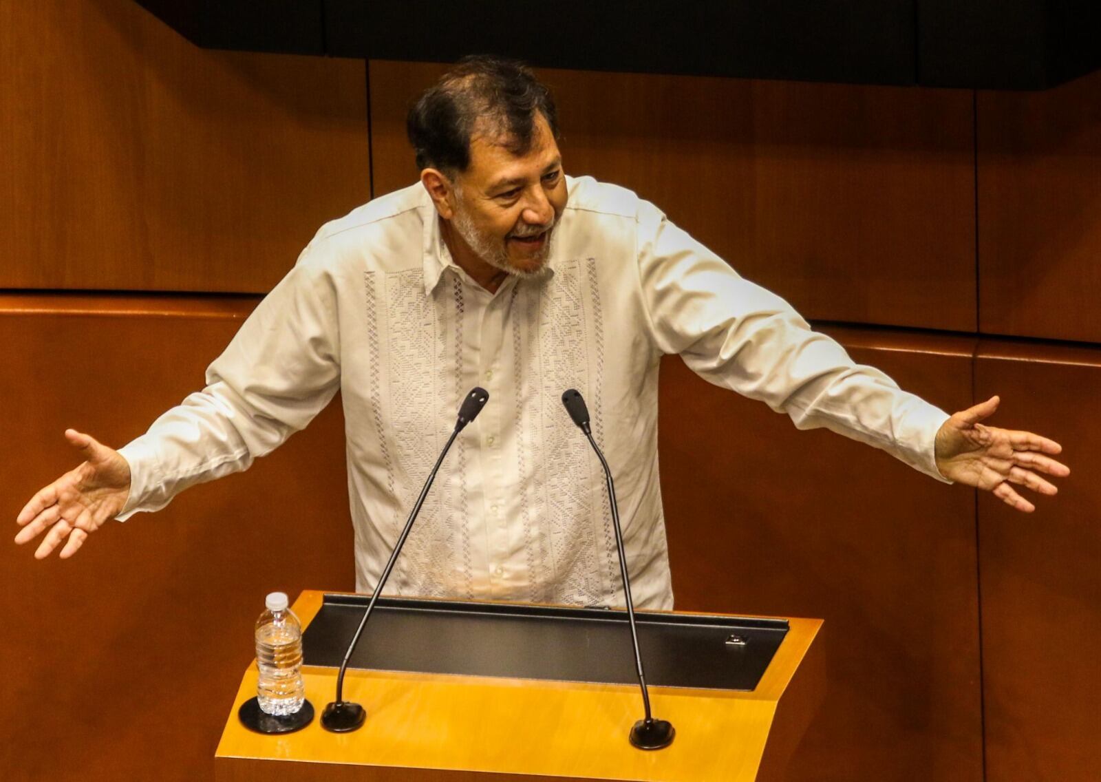 Aprueban solicitud de licencia de Gerardo Fernández Noroña