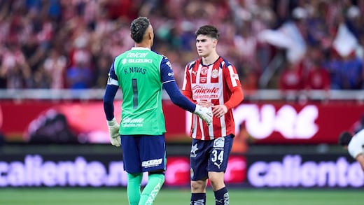 Chivas rescata empate 2-2 vs Pumas y es más líder que nunca en la Liga MX