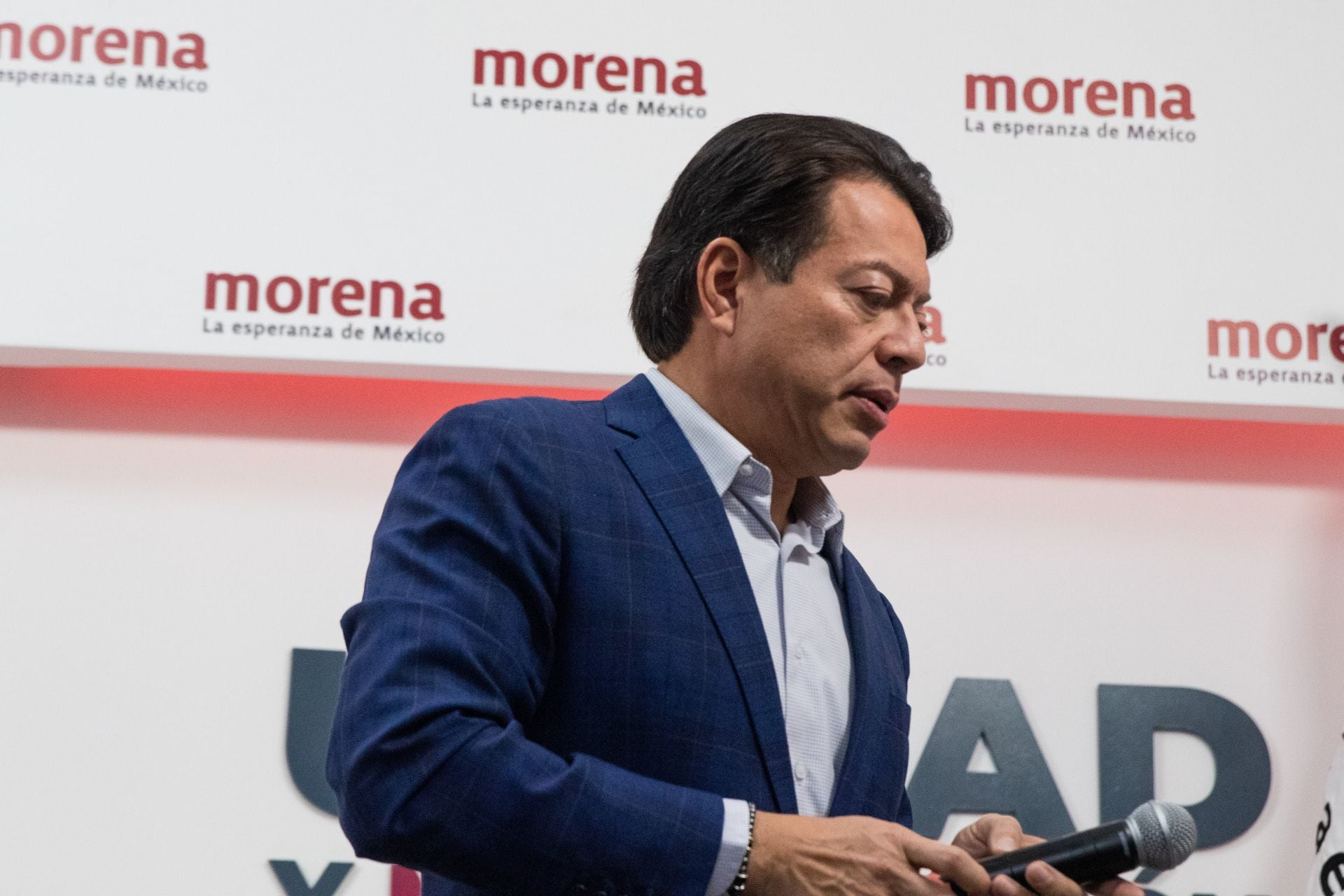 Mario Delgado, dirigente nacional de Morena, destacó a sus candidatos presidenciales en su conferencia de prensa.