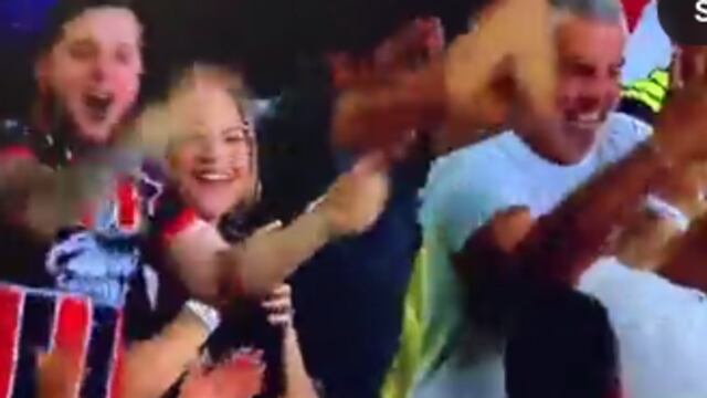 Fan de Chivas celebra eliminación del América