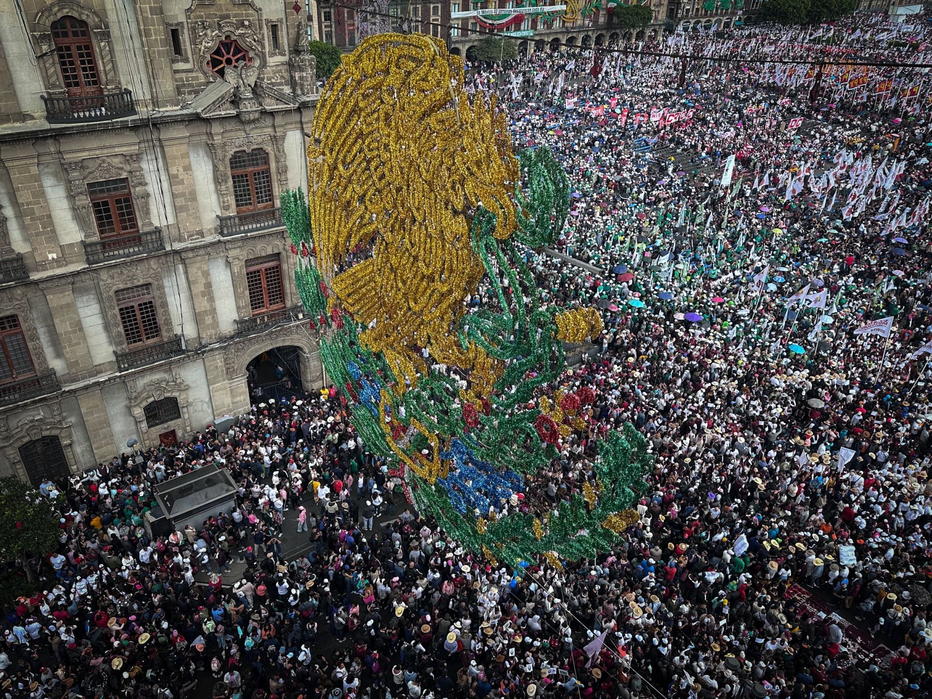 Simparizantes de Claudia Sheinbaum abarrotan el Zócalo por por primer informe