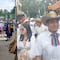 “Se nos casa”: Pide matrimonio a su novia y el pueblo entero arma bailongo en las calles (VIDEO)