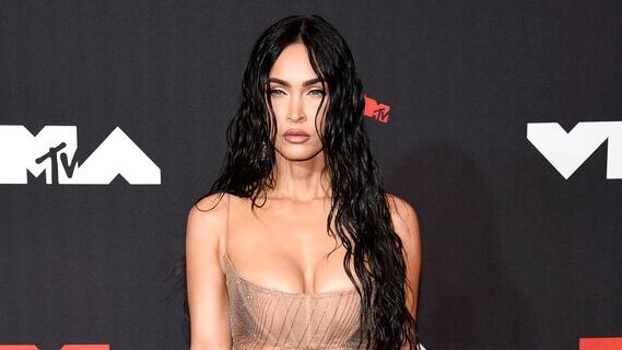 Comparan a Laura Bozzo con Megan Fox por usar el mismo vestido transparente