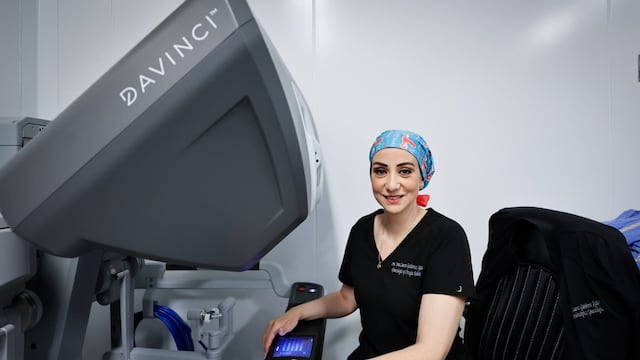 Ana Laura Gutiérrez, primer cirujana en realizar intervención con robot Da Vince en HR 1° de Octubre.