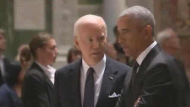 Captan a Joe Biden y Barack Obama en momento incómodo