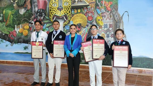 Evelyn Salgado encabeza ceremonia de izamiento de bandera