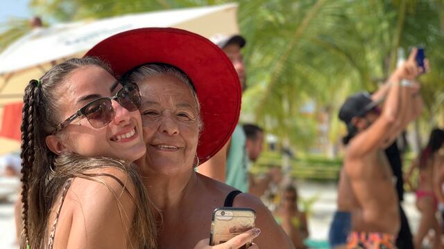 Abuela presume a su nieta