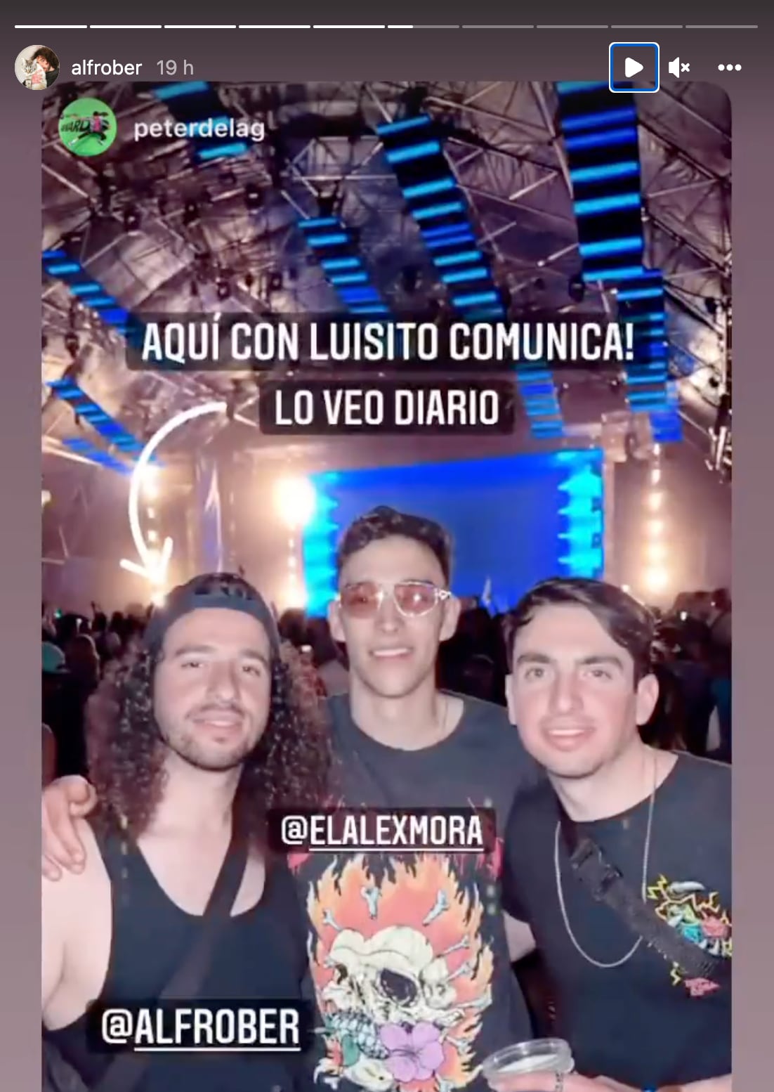 Los amigos de Alfredo lo tamaron con gracia